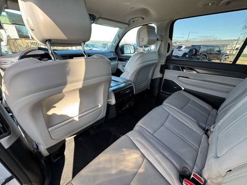 Used 2024 Jeep Wagoneer L Series II w/ Flexible Seating Group image 24