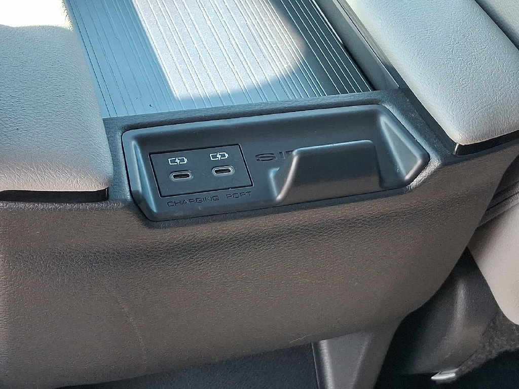 Certified 2025 Toyota Sienna XLE FWD image 11