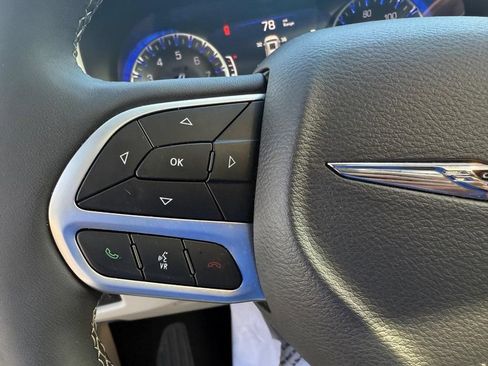 Used 2024 Chrysler Pacifica Limited FWD image 19