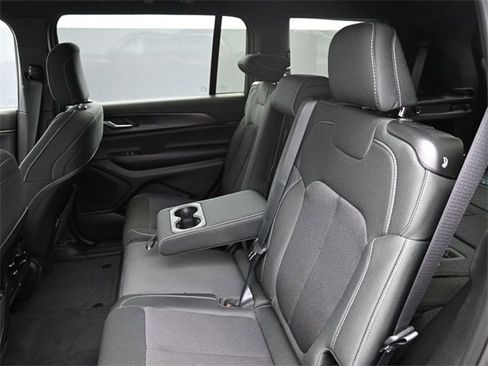 New 2025 Jeep Grand Cherokee L Laredo image 18
