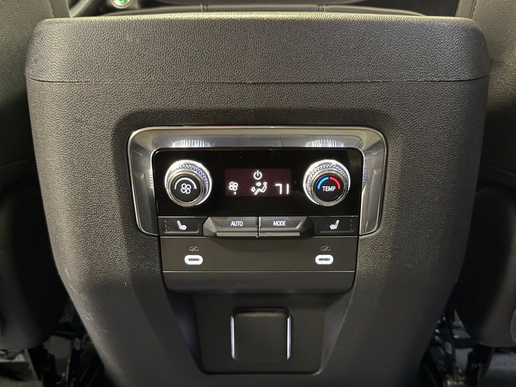 Used 2023 GMC Yukon SLT w/ SLT Premium Package AWD/4WD image 25