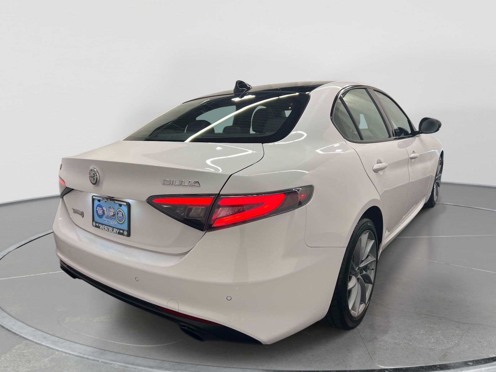 Used 2024 Alfa Romeo Giulia Ti AWD/4WD image 7