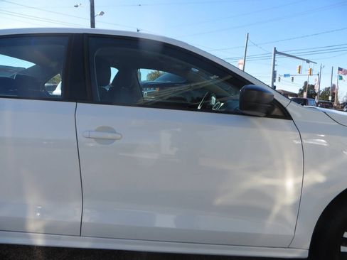 Used 2016 Volkswagen Jetta S image 38