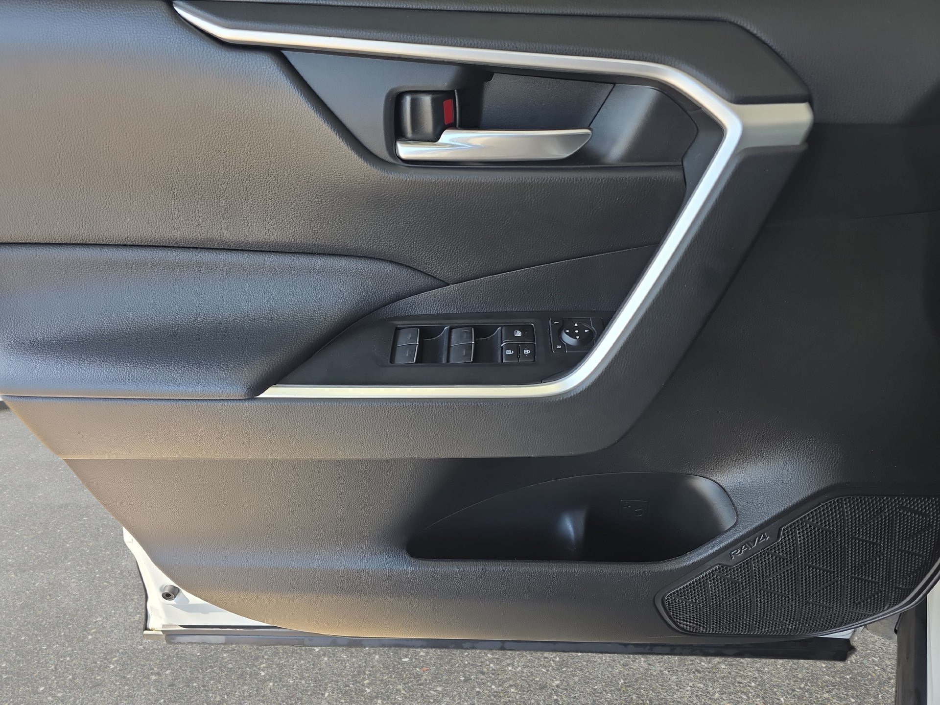 Used 2023 Toyota RAV4 XLE w/ Convenience Package FWD image 26