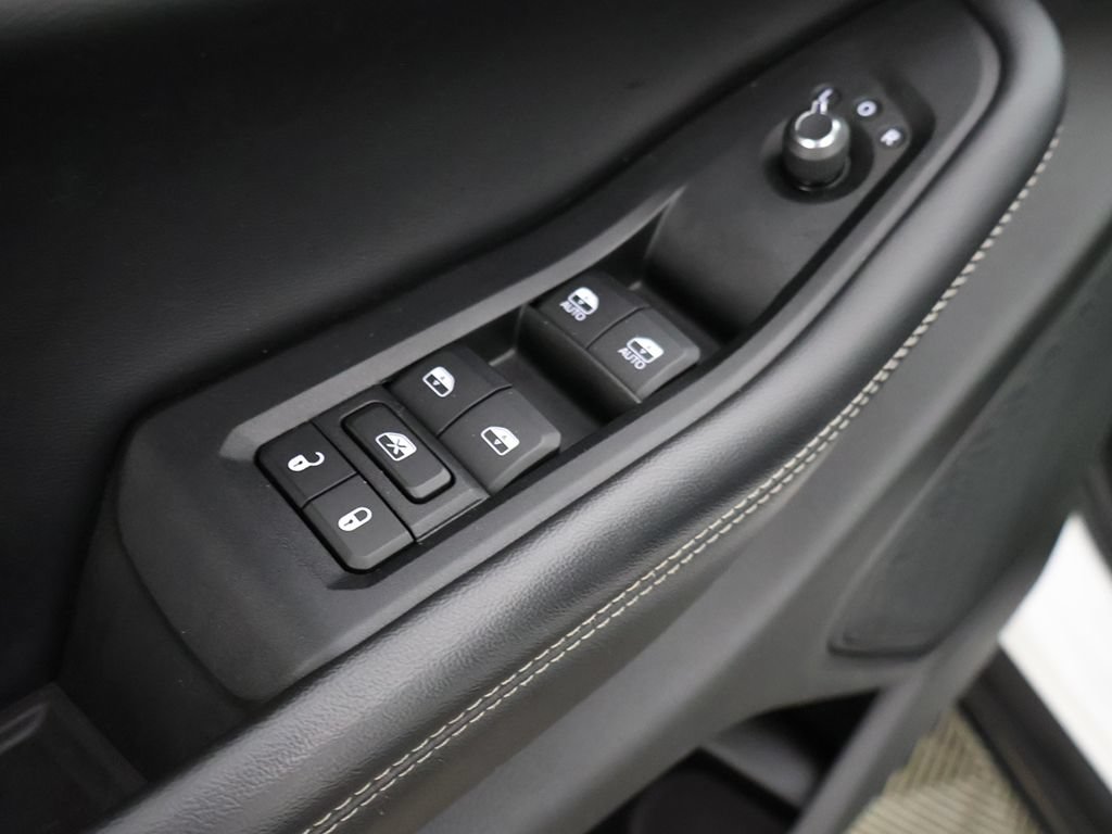 Used 2023 Jeep Grand Cherokee Limited AWD/4WD image 40