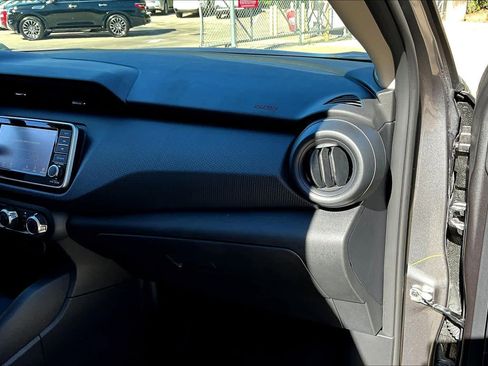 Used 2025 Nissan Kicks Play S image 16