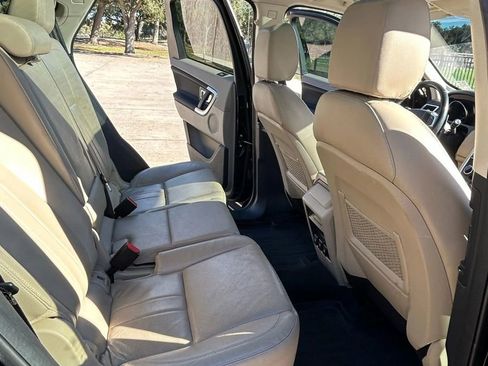 Used 2018 Land Rover Discovery Sport HSE image 19