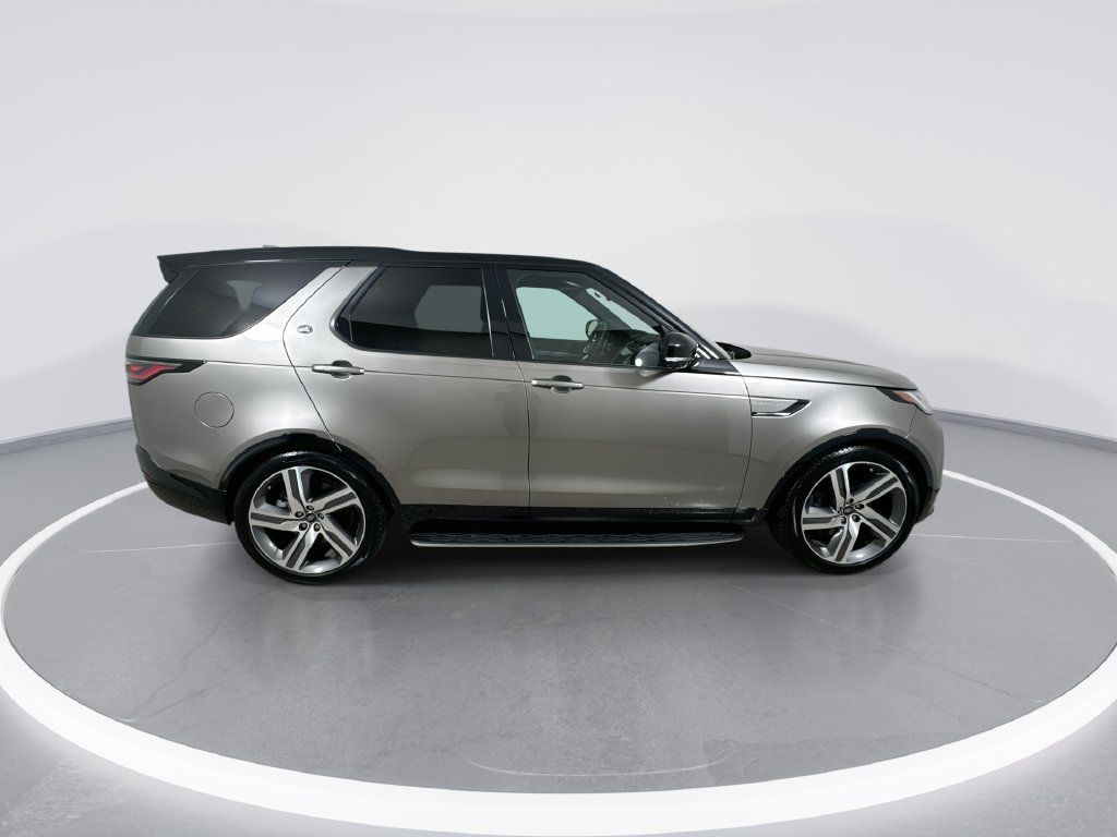 Used 2024 Land Rover Discovery Dynamic SE AWD/4WD image 9