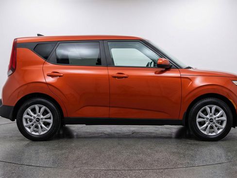 Used 2025 Kia Soul LX w/ LX Technology Package image 11