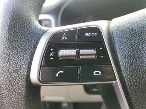 Used 2020 Kia Sorento LX image 22
