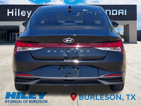 Used 2023 Hyundai Elantra SEL FWD image 7