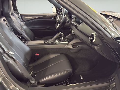 Used 2021 MAZDA MX-5 Miata Grand Touring RWD image 15