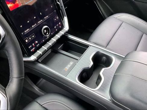 Used 2024 GMC Acadia Elevation w/ Luxury Package image 13