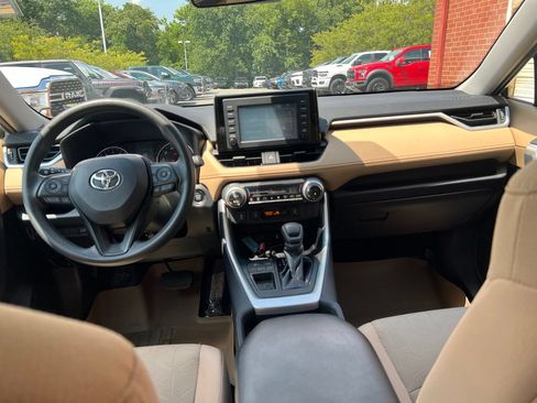 Used 2019 Toyota RAV4 XLE w/ Convenience Package FWD image 24
