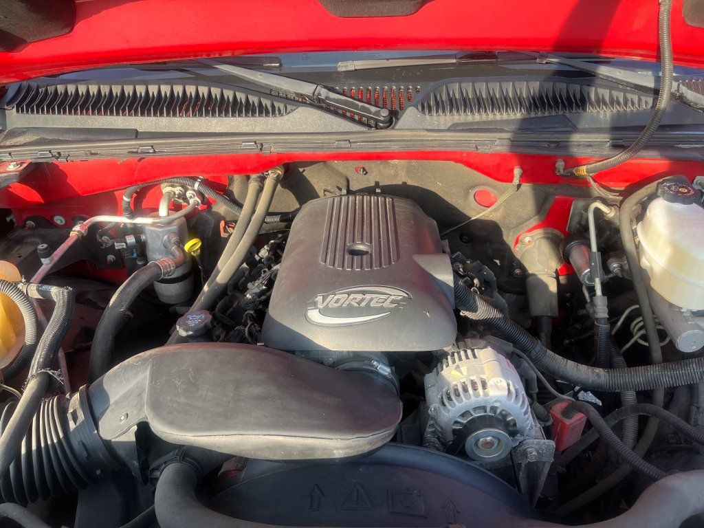 Used 2005 Chevrolet Silverado 2500 LS AWD/4WD image 24