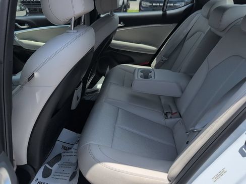 Used 2025 Genesis G70 2.5T AWD/4WD image 11