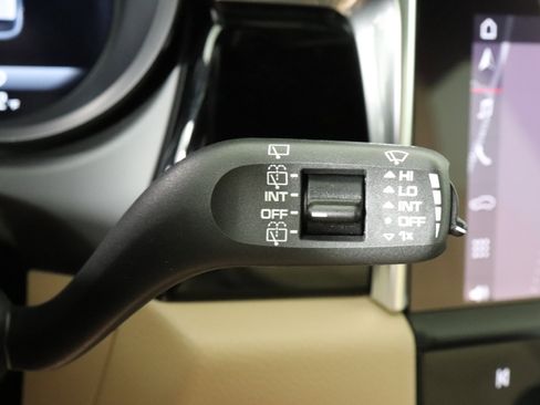 Used 2025 Porsche Macan image 39