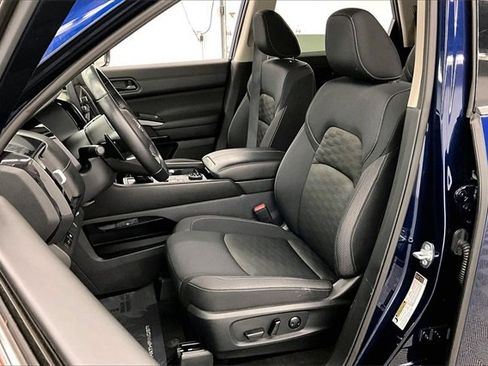 Used 2024 Nissan Pathfinder SV image 20