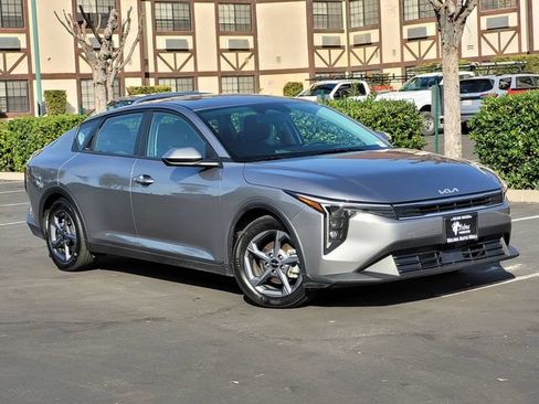 Used 2025 Kia K4 FWD image 2