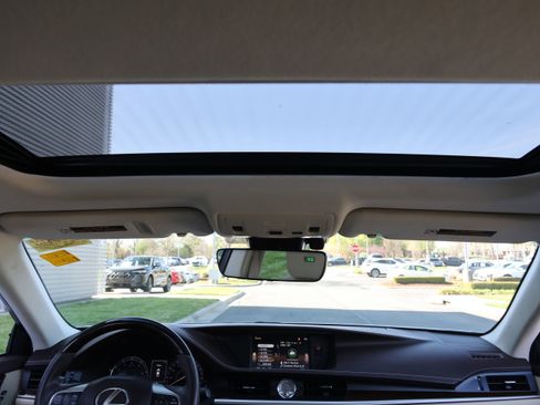 Used 2017 Lexus ES 350 w/ Premium Package image 32