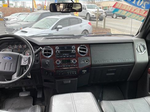 Used 2010 Ford F350 Lariat image 12