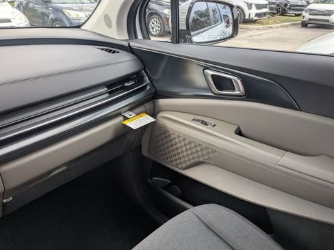 New 2027 Kia Carnival LX FWD image 19