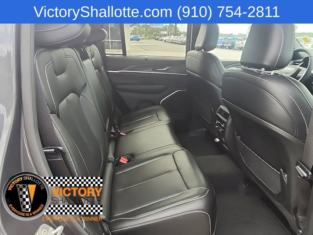 Used 2025 Jeep Grand Cherokee Limited w/ Luxury Tech Group II AWD/4WD image 38