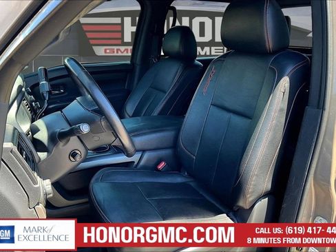 Used 2021 Nissan Titan PRO-4X w/ Pro-4x Convenience Package AWD/4WD image 22