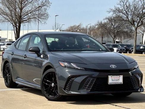 Certified 2025 Toyota Camry SE image 2