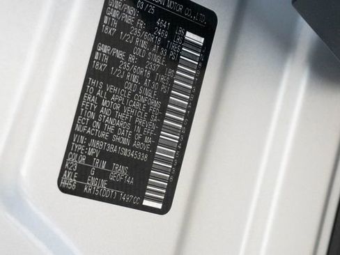 Used 2025 Nissan Rogue SV w/ SV Premium Package image 34