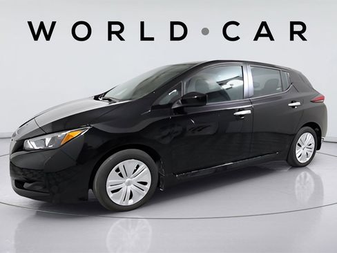 Used 2025 Nissan Leaf S image 3