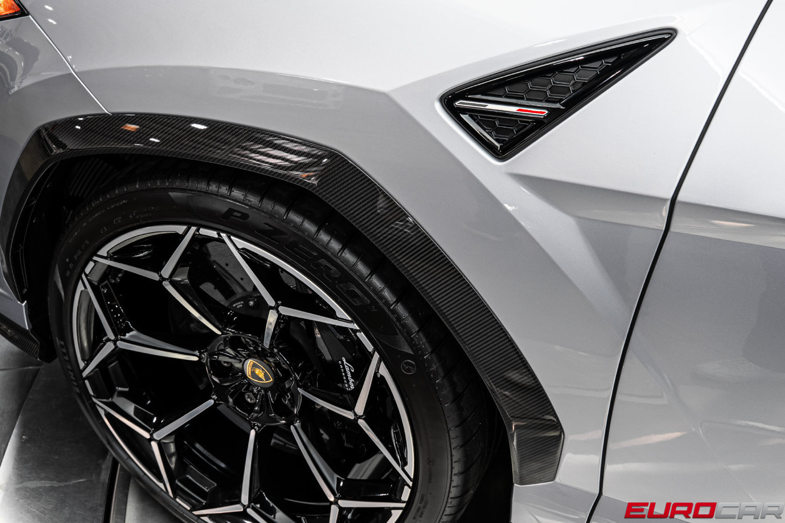 Used 2024 Lamborghini Urus Performante AWD/4WD image 18