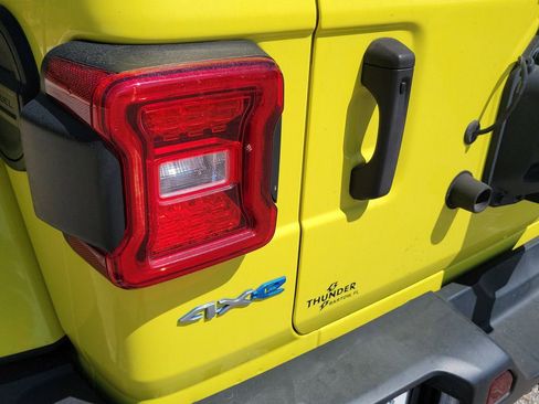 Used 2022 Jeep Wrangler Unlimited Sahara image 23