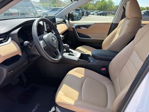 Used 2024 Toyota RAV4 XLE Premium image 9