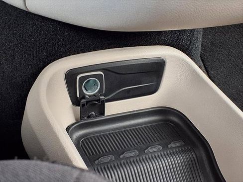 Certified 2024 Chrysler Voyager LX image 14