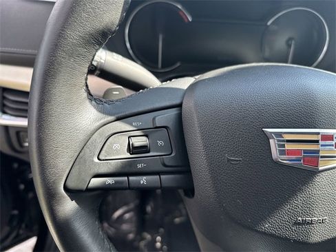 Used 2019 Cadillac XT4 Premium Luxury image 39