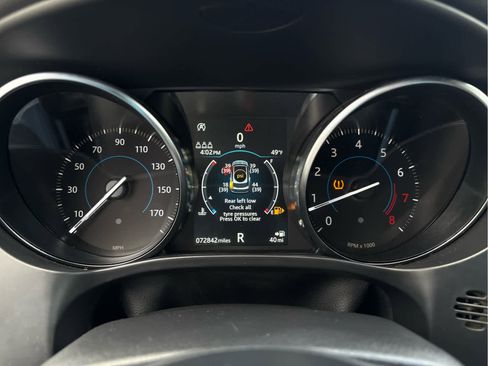 Used 2020 Jaguar F-PACE Premium image 24