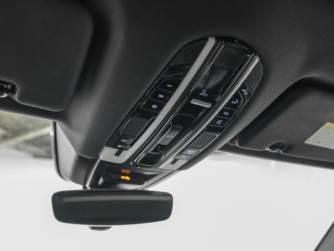 Used 2022 Porsche Cayenne Platinum Edition AWD/4WD image 24
