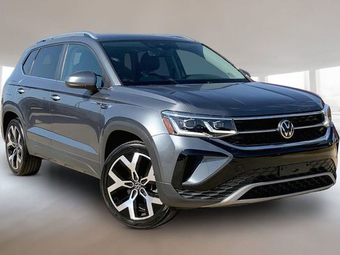 Certified 2022 Volkswagen Taos SEL w/ Panoramic Sunroof Package AWD/4WD image 12