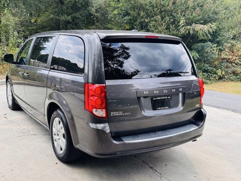 Used 2019 Dodge Grand Caravan SE w/ UConnect Hands-Free Group image 7