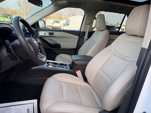 Used 2023 Ford Explorer Platinum w/ Technology Package image 10