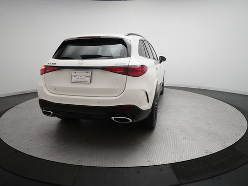Used 2025 Mercedes-Benz GLC 300 4MATIC image 13