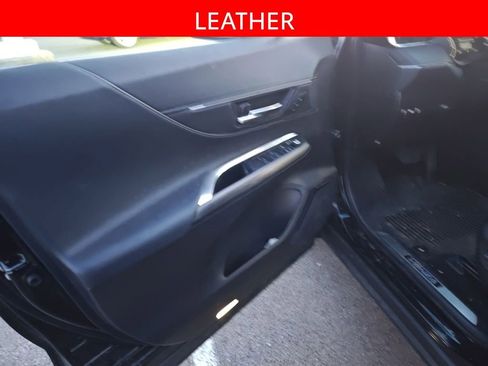 Used 2023 Toyota Venza Nightshade image 5