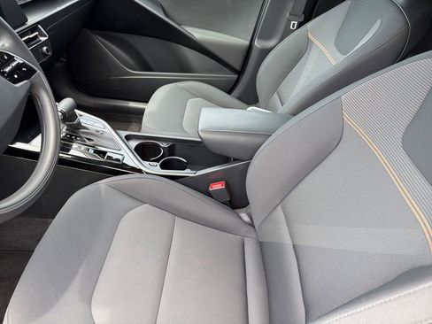 Used 2025 Kia Niro LX FWD image 3