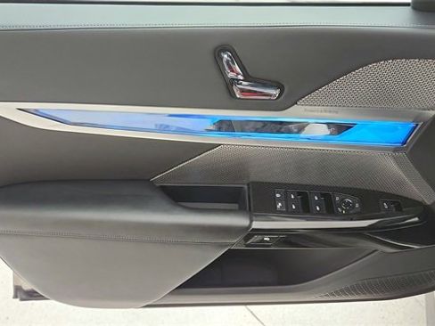Used 2024 BMW 740i image 25