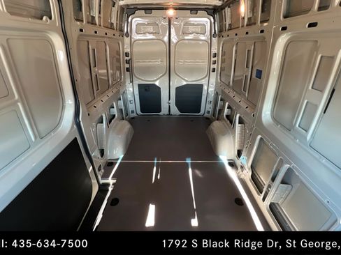 Used 2025 Mercedes-Benz Sprinter 2500 image 23