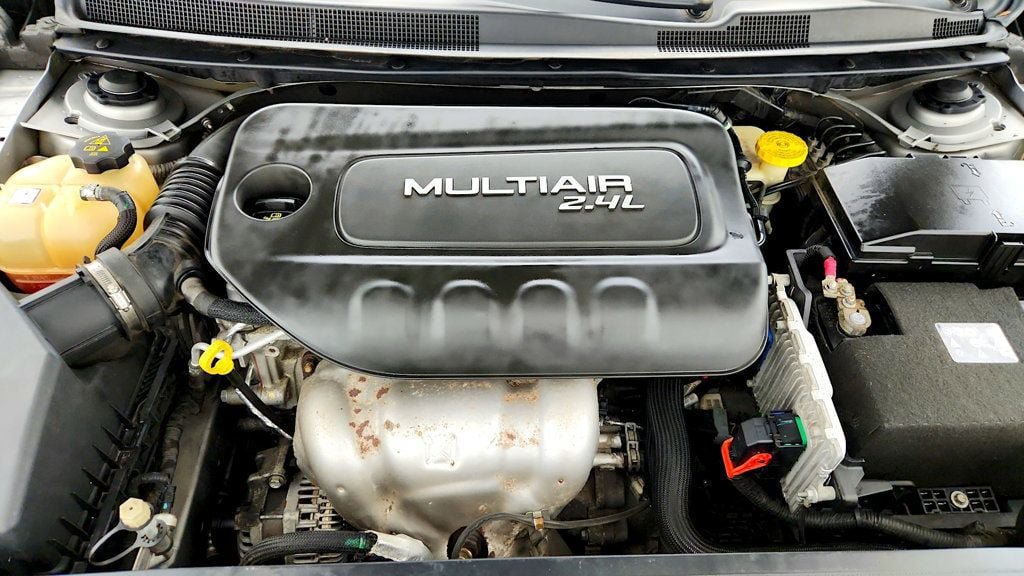 Used 2015 Chrysler 200 Limited w/ Convenience Group FWD image 28