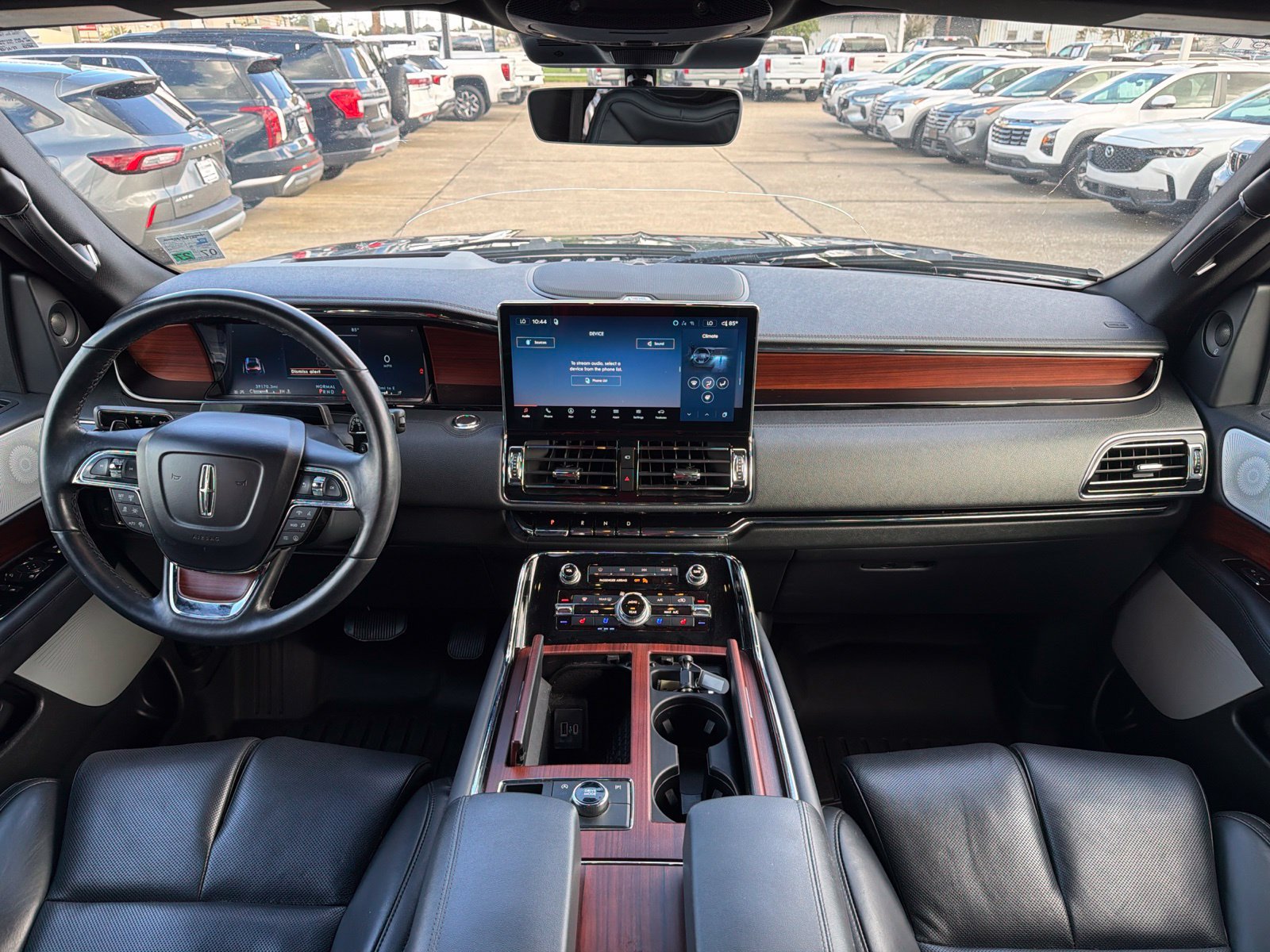 Used 2023 Lincoln Navigator L Reserve RWD image 9