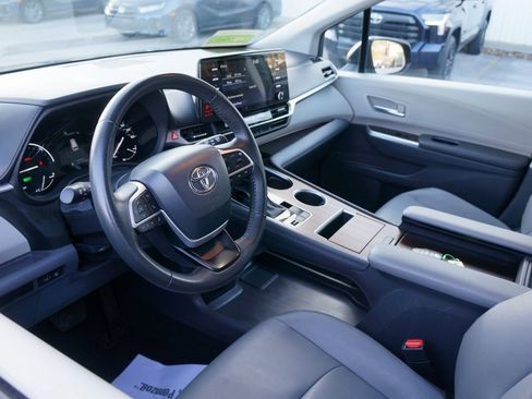 Used 2024 Toyota Sienna XLE image 14