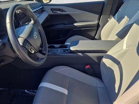 Used 2025 Toyota Camry SE image 16